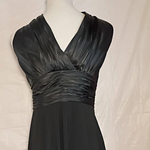 🎁🤶❤️ Beautiful Black Dress from Dillard's - Picture 15 of 15